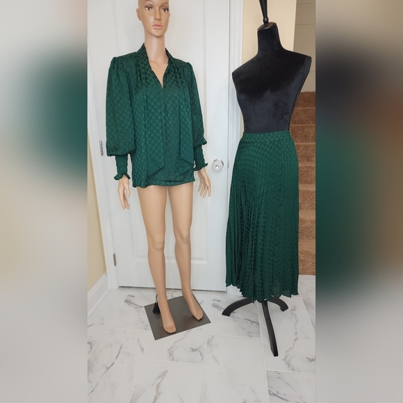 Max studio two piece set - Picture 6 of 16